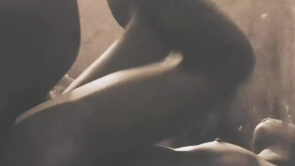 смотрите, как я ее трахаю