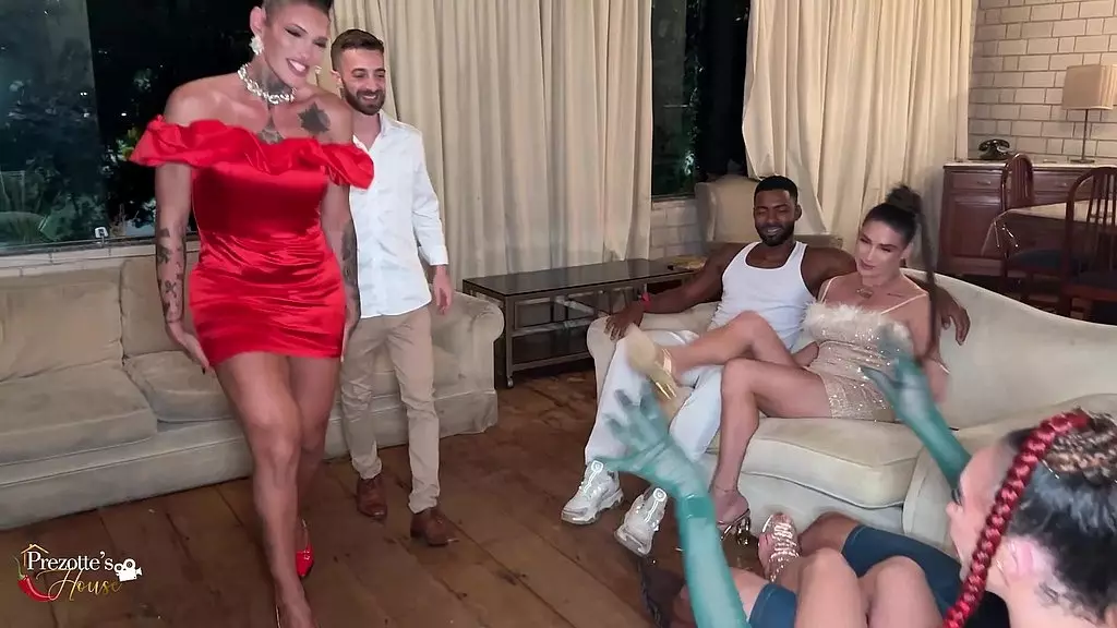 reuniao de casais acaba em sexo e muita orgia na casa trans mais quente do mundo prezotte s house