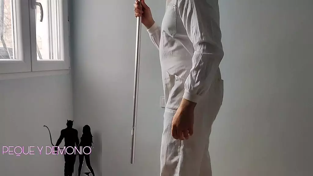 я делаю маляру минет, пока моего мужа нет дома. он рогоносец