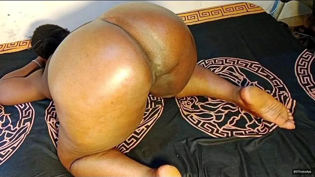 две подруги Брисонлав и фигуристая Сера наслаждаются моментом вместе