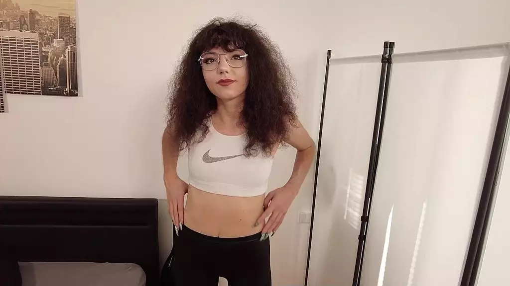 193 - 1 малышка трахается ради кримпая