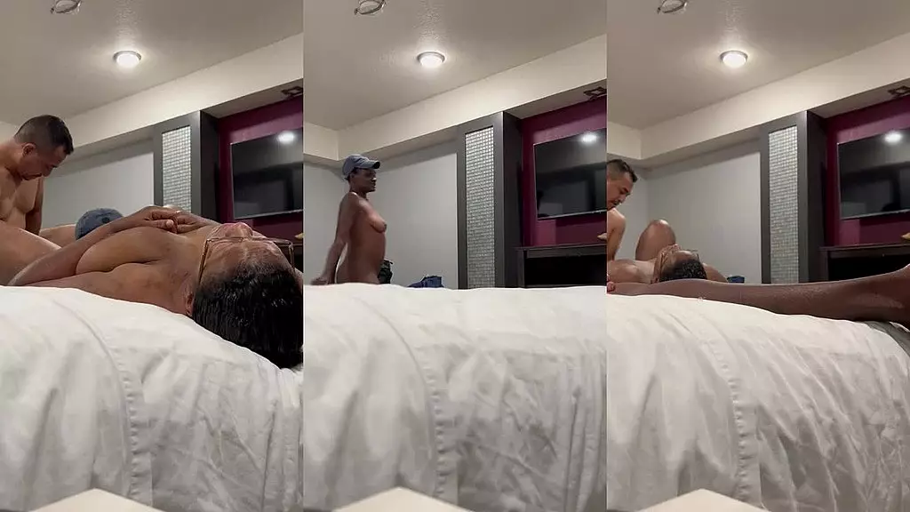 Смуглая куколка ест сексуальную толстую киску