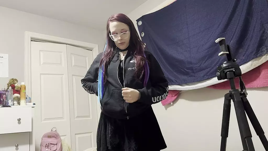 падчерица скачет на большом члене папочки pov