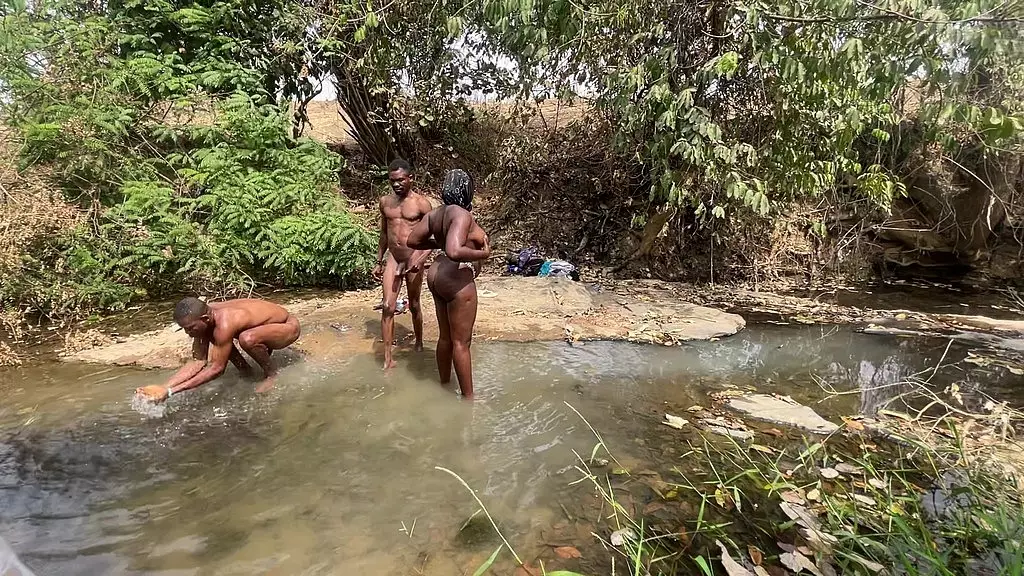 пикник с моими новыми соседями, я наслаждался каждой частичкой милой собачки с ними, но когда мы вернулись домой, он тут же снова начал трахать свою девушку