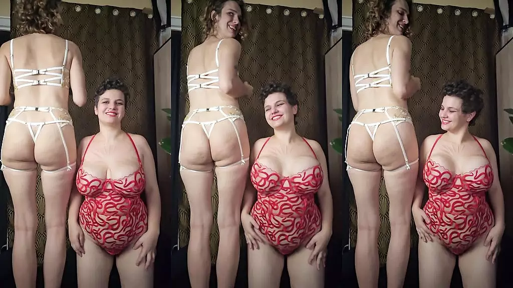 Две красивые малышки, красивое нижнее белье и потрясающие попки!