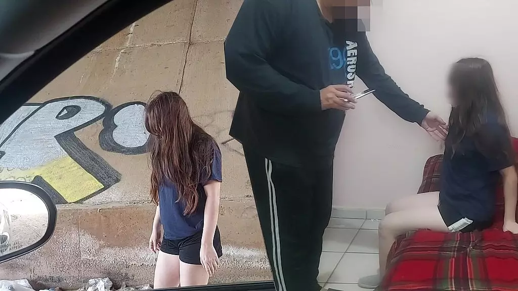 молодая цыпочка полна заботы об экономике № 1