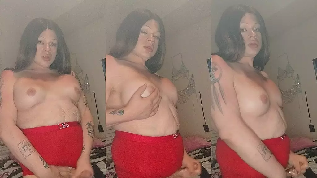 tsladoll - большегрудая ТС дрочит