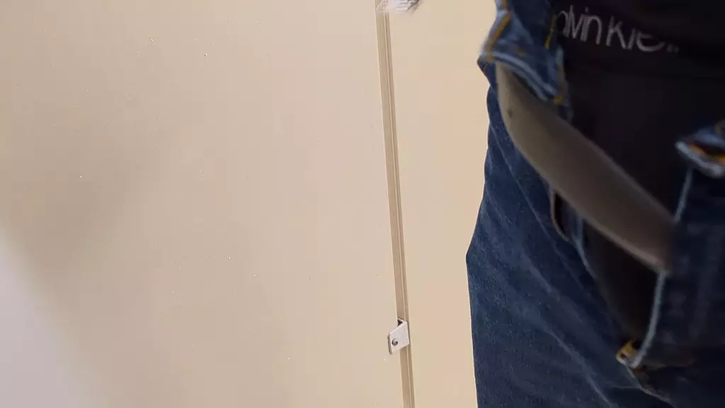 общественная мастурбация в ванной комнате №2