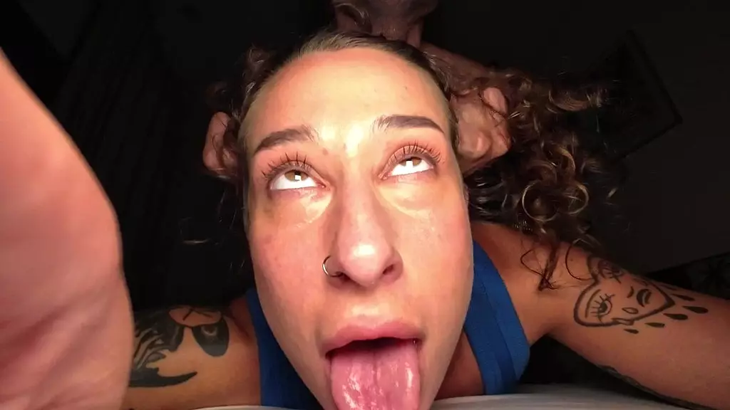 трахнул глупо (случайно вырвало)