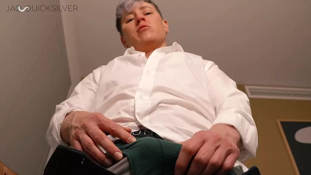 из соседки по дому в домохозяйку: доминантный транс-сосед ФТМ феминизирует тебя, превращая в свою жену