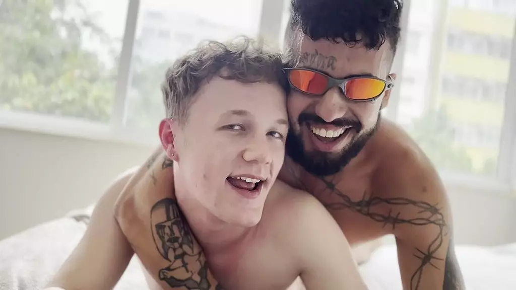 кариока татуированная задница или член австралийского красавчика