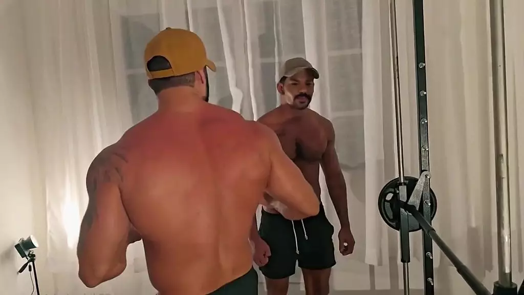 Chamei o amigo pra treinar mas o puto queria mesmo era pegar no meu Ferro. - полное