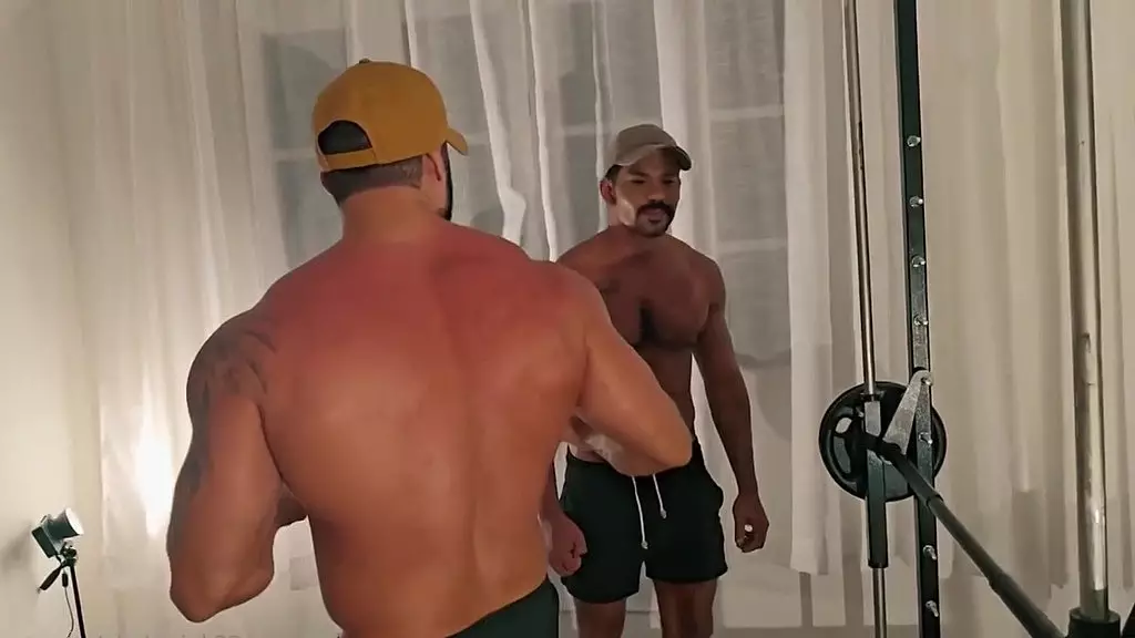 chamei o amigo pra treinar mas o puto queria mesmoera pegar no meu Ferro