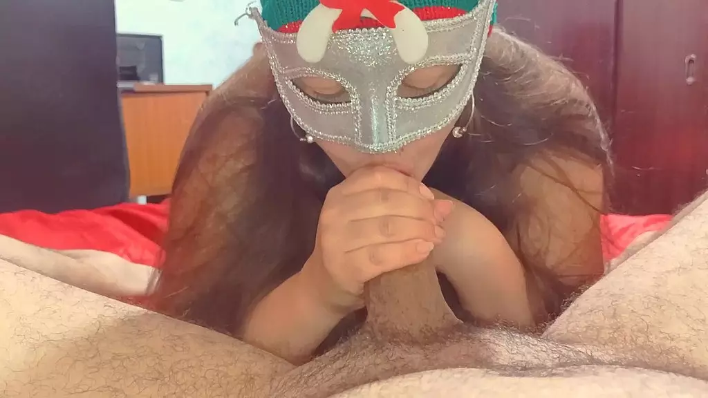 esposa puta mamando y cabalgando a vecino morboso de navidad y ano nuevo (rico sexo sin condon a cambio de dinero)