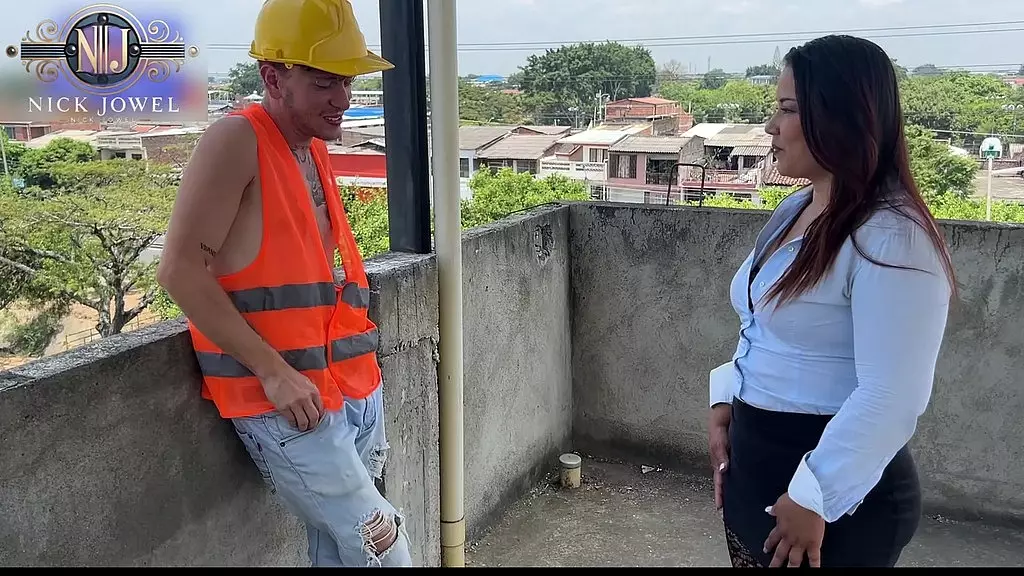 я трахаю своего босса на публике