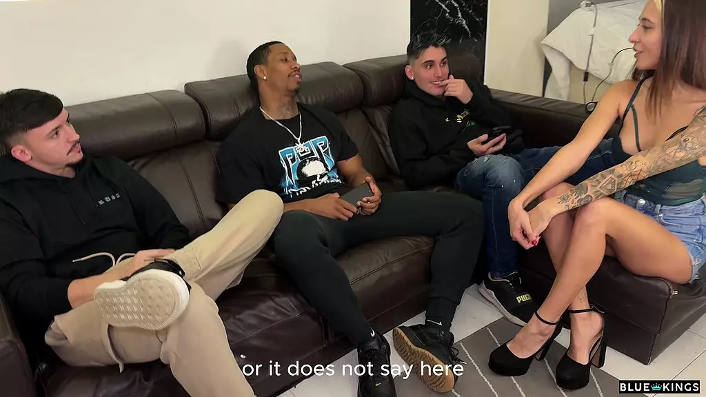 сливочная жидкость льется один раз на один из всех ее членов и заканчивается полным молоком в групповухе со всеми. двойной вагинальный