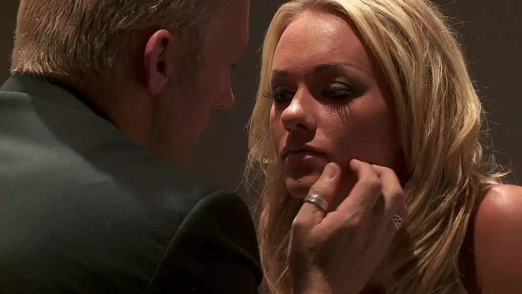 холли уэст трахает свою мексиканскую пизду