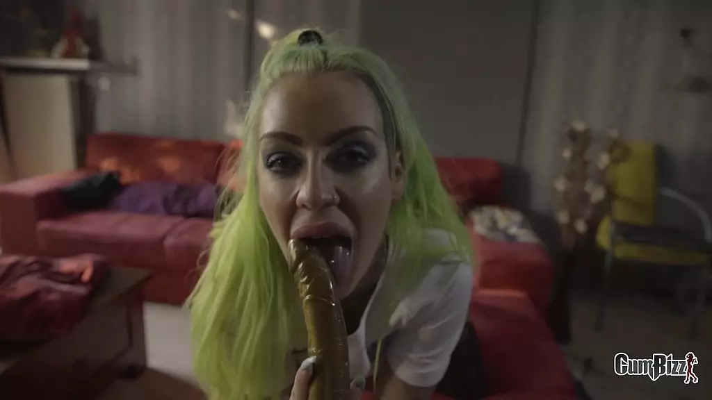 Win 2 Win, милфа с большой шикарной задницей принимает анал ради команды