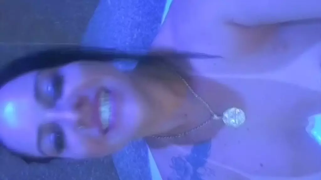 Тиара Фокс на банейре, часть 1