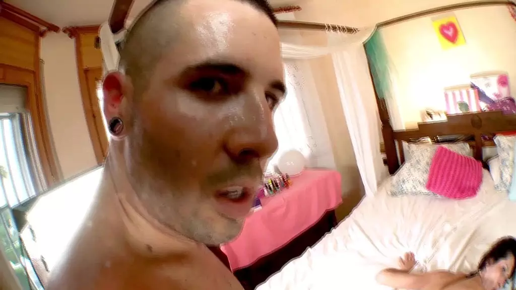 Ванна Стерлинг - большая задница мамочки, которая получает физический член от доктора