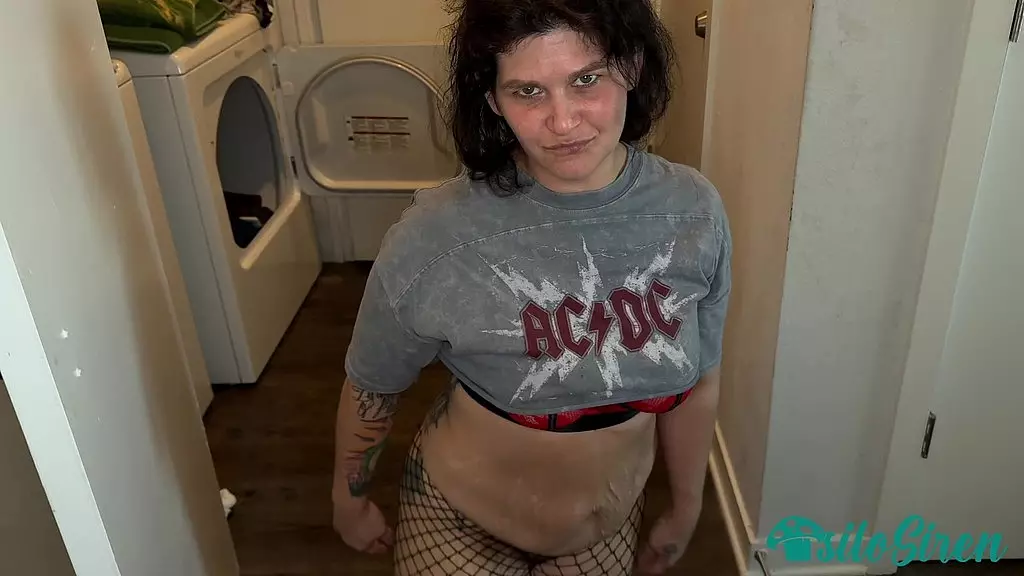 пикантная жизнь традвайф - стирка, стриптиз, тверк, сирена псило