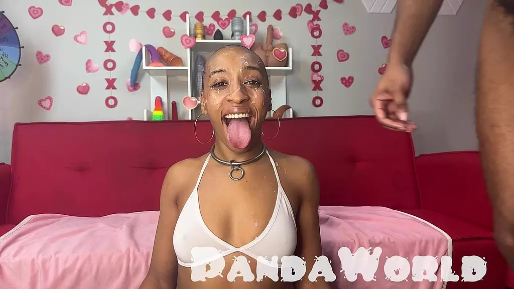 черненькая с большой попой сосет и скачет на BBC, лысая черная шлюха получает огромный спермовый выстрел на лицо