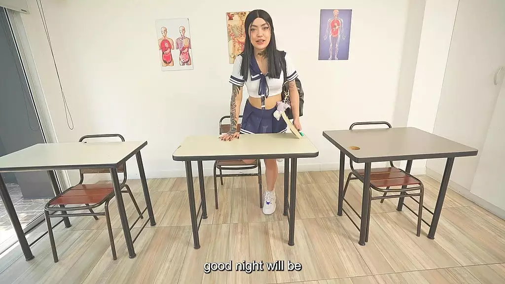 большая задница студентки трахается с учителем, чтобы сдать экзамен..маленькие сиськи. aradia hellx