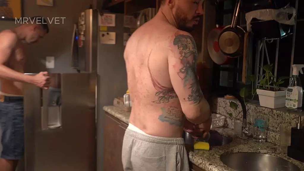 Jogo de prazer acaba em uma deliciosa orgia - часть 1