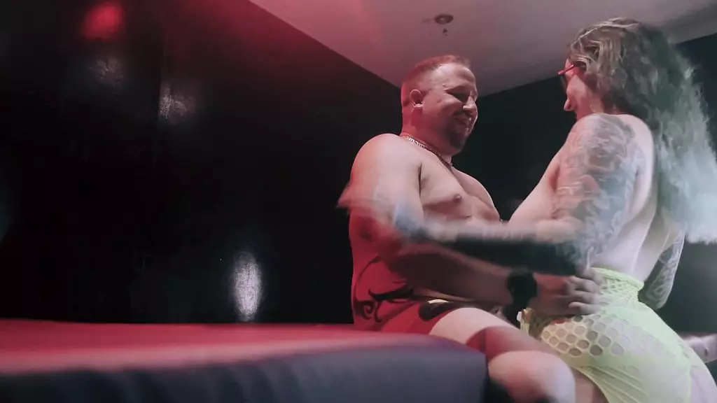 когда вы получаете дополнительные услуги от танца на коленях