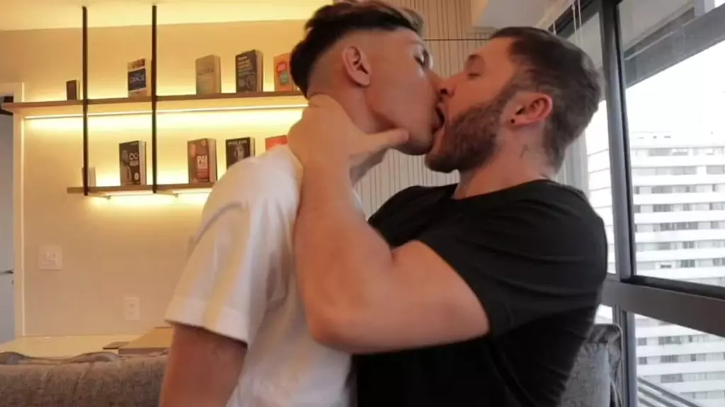 leitando o cu do paulista safado