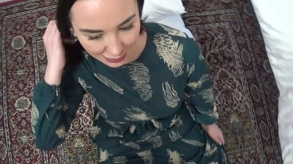 сексуальная и большезадая турецкая мачеха трахается со своим пасынком