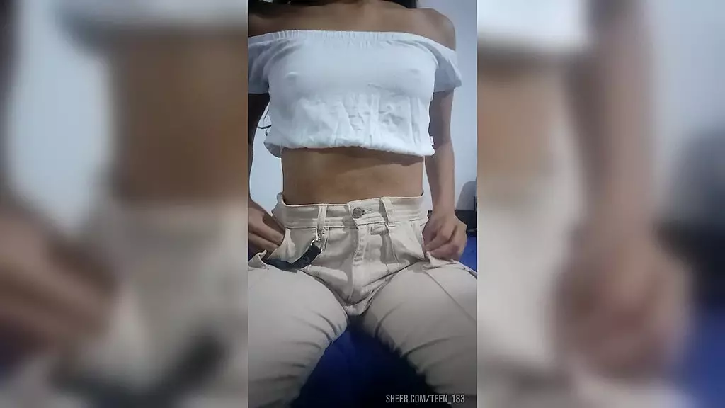 Видео об обнаженной латиноамериканке в вашей комнате