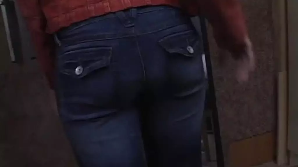 жена рассказывает мужу, что его друг собирается с ней сделать