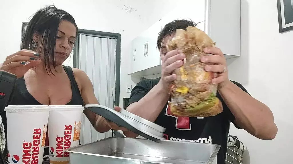пойдем в самый большой бургер-кинг по всему миру