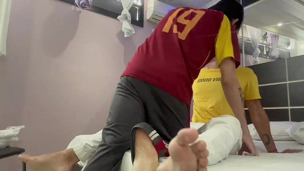 Магрело паузудо уничтожает меня, Кузиньо, и мне нужно, чтобы ты остался на боку. - часть я