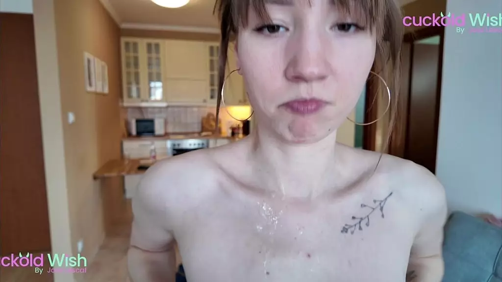 худая студентка Кейт хотела попробовать BBC