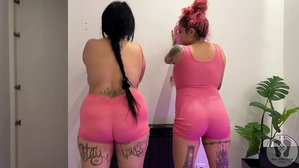 4k прыгающие огромные сиськи прыгающие сиськи задница трясущийся живот фетиш