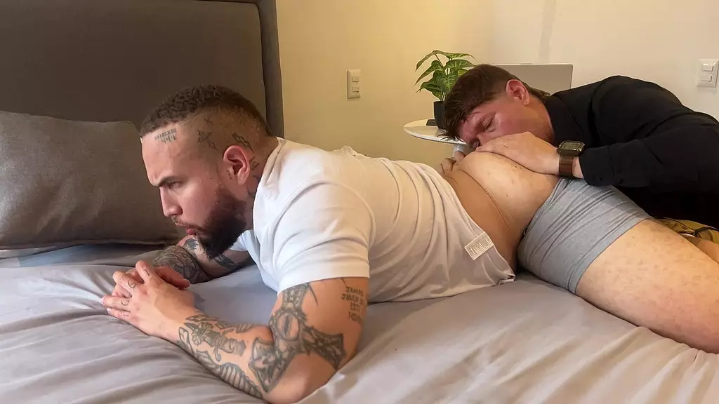 Мачо в Ирландии соблазняет меня в офисе