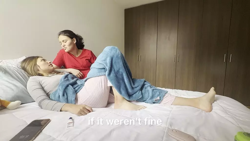 mi enfermera me cura con sus masajes en el culo, aplastandome el culo, oliendo el culo y follandome