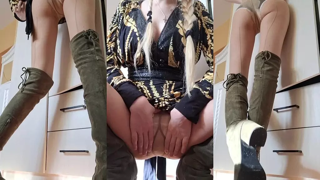 Госпожа Эльза Ком в сексуальных трусиках