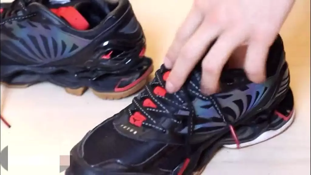 отрывается на работе