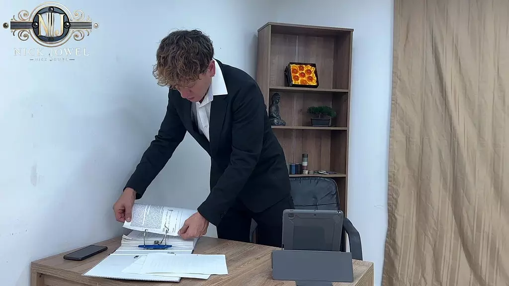 petrovakathx занимается сексом со своим боссом в полном объеме