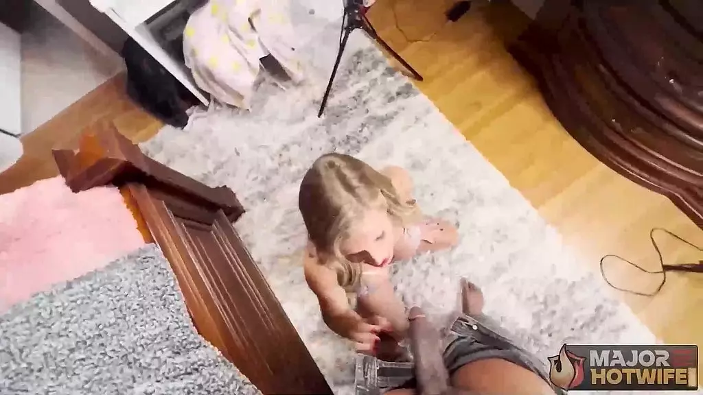 миниатюрная грудастая мамаша kristi kream делает rome major минет и трахается!