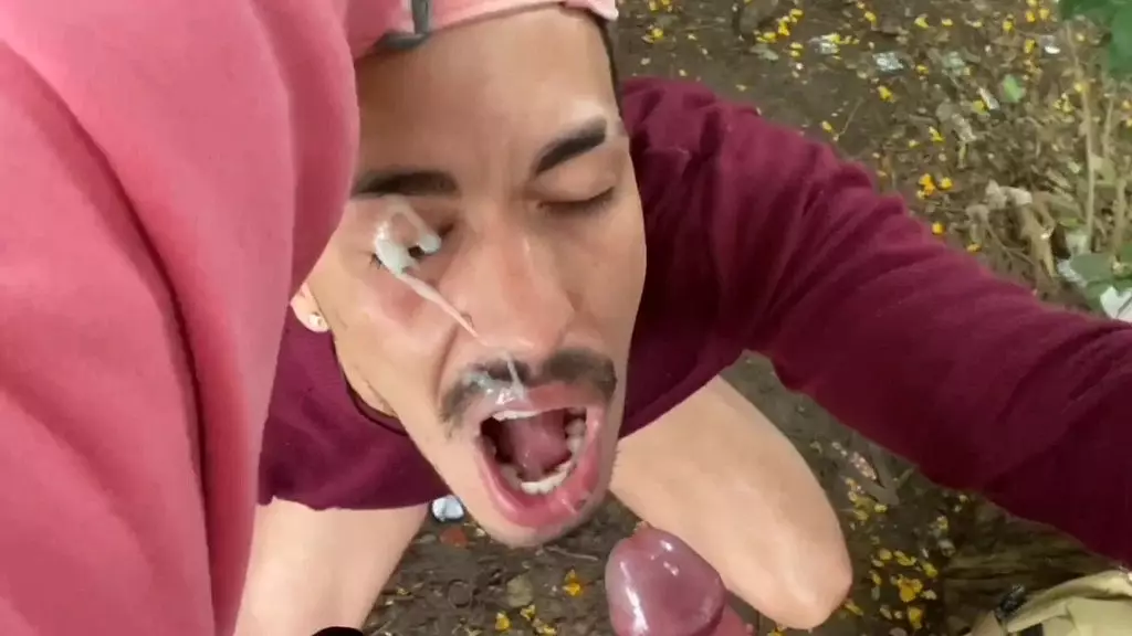 я пришла в парк после школы, чтобы играть с мальчиками, и освободила член