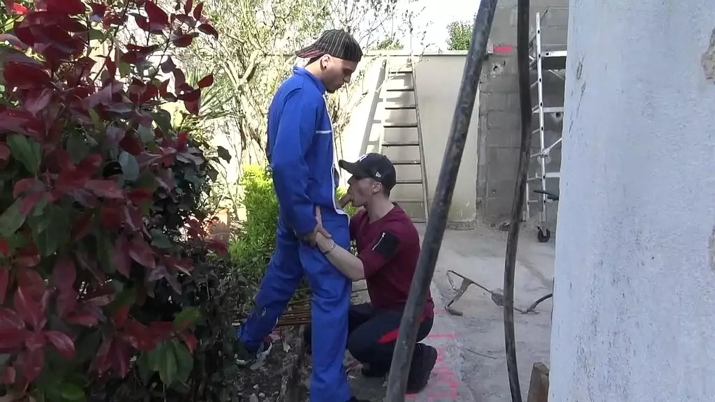 3 Натурала трахнул Натурал на улице