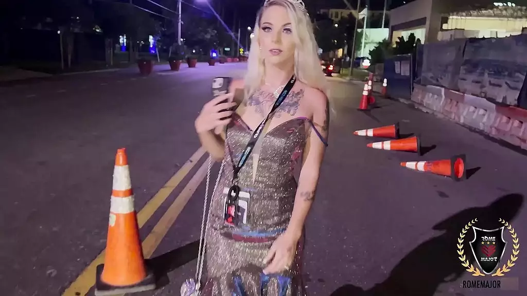 блондинка завела BBC в машину! рим майор трахает потрясающую даймонд мари!