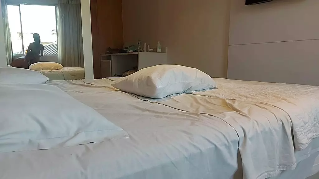 molhando a cama toda com a novinha Natasha Rios no apartment de Copacbana