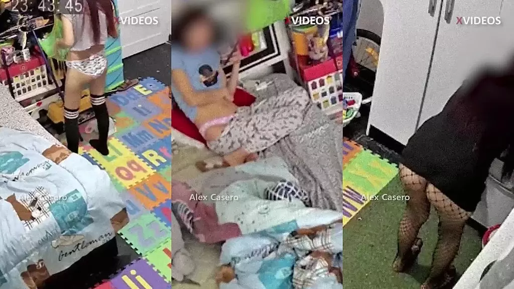 esplando a mi vecina ... с мини-камерой в su cuarto veo cuando se masturba y se desnuda por las noches