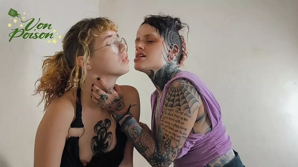 зажигаю в студии, помоги ей танцевать