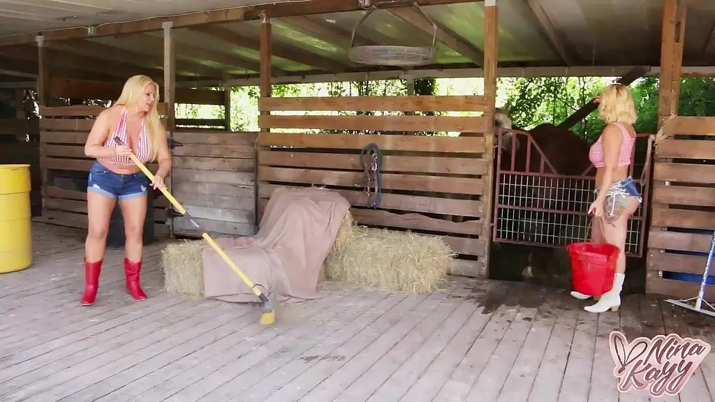 Втроем на ферме! Джекс Слейхер трахает Нину Кей и Карен Фишер!
